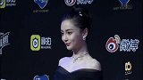 微博之夜：baby杨颖走红毯气场全开，皮肤白得发光！