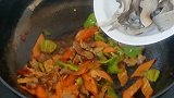 家常菜蘑菇炒肉的做法，味道鲜美，营养丰富！