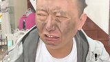 金毛和主人玩游戏，金毛急中生智，暗中使坏，主人倒霉了，逗