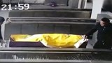 火化错了！殡仪馆烧错老人遗体 子女差点拿错亡父骨灰