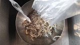 凉拌海蜇丝，做法简单，脆爽开胃！