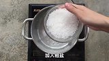 咸鸭蛋不用买，自己在家轻松做，保证个个好吃，步骤简单易学