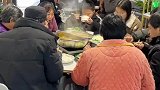 远嫁女子回婆家，竟然因家里有客不让上桌