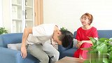 老公想喝酒问老婆要零花钱，不料抠门老婆给老公设局，看完笑坏了