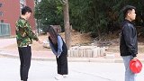 姑娘钱包丢失求助路人，农民工好心给她三百块钱，3天后惊喜来了
