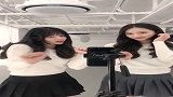 2位小姐姐看着不像双胞胎呀，一个像爸爸，一个像妈妈