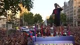 欧冠-15年-巴萨夺冠盛大游行 皮克车头自拍抢镜-专题