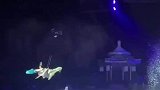 男子在长安观看表演，直呼太震撼了，氛围感十足