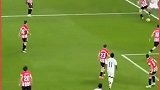 球迷实拍姆巴佩过人失败后贝林厄姆很愤怒
