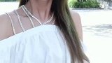 和老婆逛街碰到前女友，火花太激烈，场面不好控制