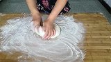 农村小笨鸡炖土豆这样做才好吃，汤鲜味美，太好吃了