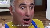 室外情景剧你见过吗老爷爷用积木搭成人，却被老奶奶撞毁