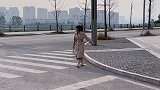 礼让斑马线，从我做起！