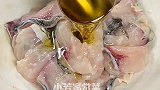 酸菜鱼这样做鱼片嫩滑不烂 我连骨头都可以吃掉美食趣胃计划趣胃大比拼