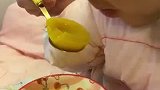 男子发高烧特难受，女友拿出面膜降温，他脑袋暖和吗