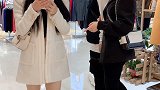 唉呀妈呀，美女出门忘记照镜子了！