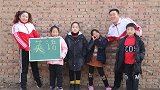 童年：小时候和老师学英语，结果自己讲的满口中式英语，可逗了
