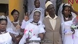 非洲汉子一次婚礼娶三名妻子，原因是因为太穷？