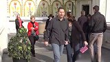 街头树人恶作剧，伪装成树人恶搞路人，路人纷纷被吓