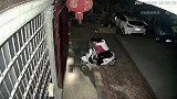 搞笑视频还以为你是困得不行呢才全程背你到家，结果却是个戏精