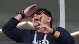 看台坐C位 全身都是戏！阿根廷输了马拉多纳赢了