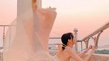 傍晚的夕阳虽然很美，但也不及姑娘的背影惹人醉！