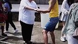 这操作都看傻了，竹子：没给她夹疼，先给我干折了