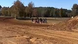越野摩托车超高空飞跃