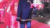 婚礼现场一个男人把老太太演得淋漓尽致，传承传统文化迫在眉睫