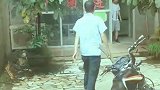 网管小子，你爸拿着棍子朝这边来了！