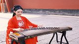 姑娘古筝演奏《你》，优美动听的旋律，路过行人都听呆了！