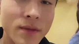 妈妈发现儿子在拍视频，瞬间温柔脸