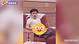 郭德纲6岁小儿子近况曝光，梳长辫挺胖肚嘴不停，网友：太像妈妈