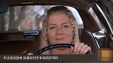 别再说女司机是马路杀手了！女子用脚开车 比老司机都稳