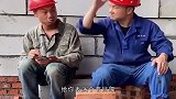 厉害了我的哥，你这一劈直接把你工友给整懵了！