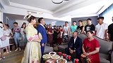 伴郎站后面准没好事，只要给红包，新娘多几个父亲也开心