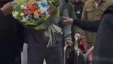 里瓦尔多抵达青岛 观看青岛红狮对阵辽宁铁人的比赛