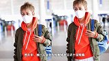 宁静金色短发配橘色卫衣十足吸睛大方任拍站姿超酷