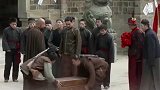 壮丁：恶霸强娶小娇妻，不料遇上土匪抢亲，当场把恶霸给毙了