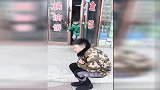 五岁男孩给农民工一顿饭让他特别暖心