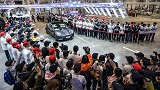 首批15辆国产特斯拉Model 3正式交付，车主现场提车求婚