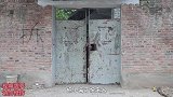 小偷利用“调虎离山”偷东西，幸好小楠机智，把小偷一网打尽
