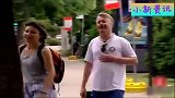 恶搞：马戏团里的狮子跑出来了，路人看到吓一跳