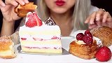美女试吃巴黎贝甜的麻花甜甜圈、柠檬奶油草莓可颂、芝士热狗等