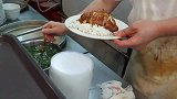 香港街头特色美食，色泽诱人香味扑鼻的烧腊饭，真香！
