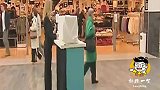 国外恶搞：柜台人员让路人免费品尝水，喝后看到这一幕真想吐！
