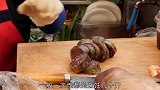 中国东北血肠“风靡”韩国，口感独特，老板直言一天100条不够