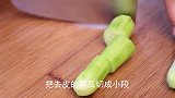 夏天多吃黄瓜，加上两个鸡蛋，清香脆嫩，开胃下酒又下饭