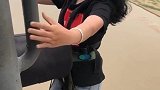 第一次这么自信的小姐姐，下一秒纵身一跃，身为男人们有何感想