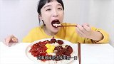 韩国网红极限挑战，闭着眼睛吃酱油虾，为了红起来也是拼了